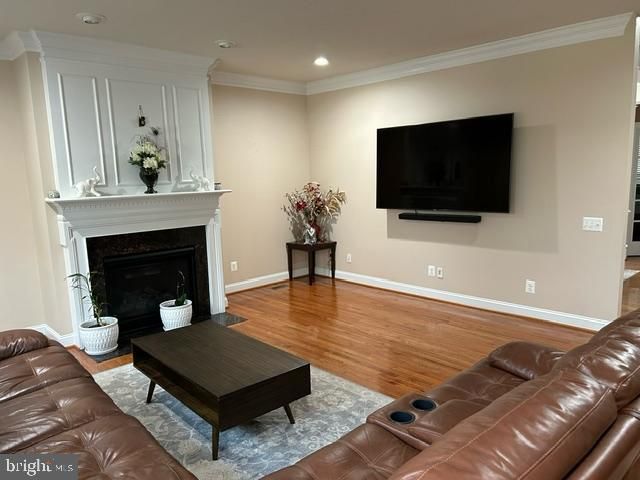 25563 TAYLOR CRESCENT DR, Chantilly, VA 20152