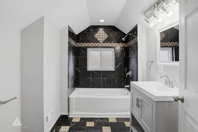 1301 N Waller Avenue, Chicago, IL 60651