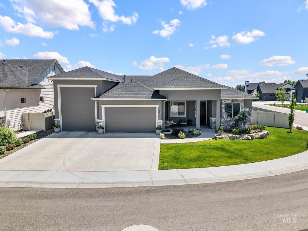 9931 W Aviara Dr, Star, ID 83669