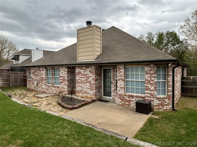 1112 N Willow Avenue, Broken Arrow, OK 74012