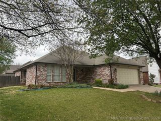 1112 N Willow Avenue, Broken Arrow, OK 74012