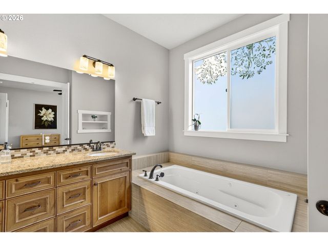 12397 Se BARI Ave, Happy Valley, OR 97086