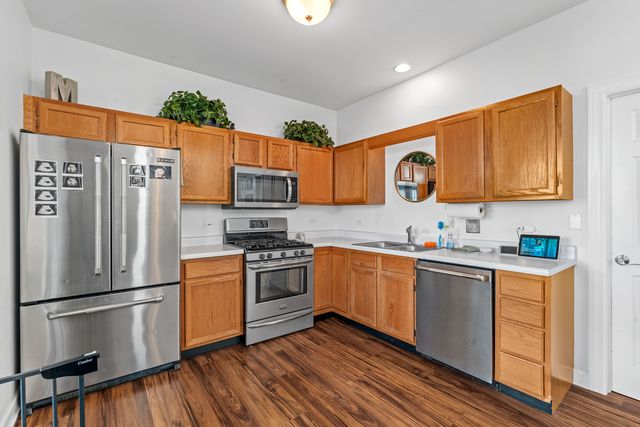 937 Mesa Drive, Lake In The Hills, IL 60156