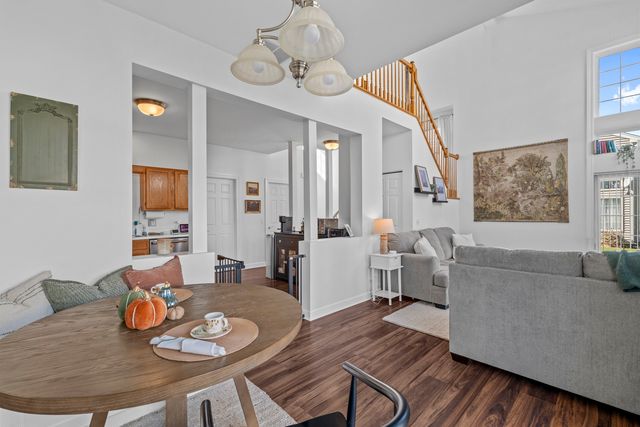 937 Mesa Drive, Lake In The Hills, IL 60156