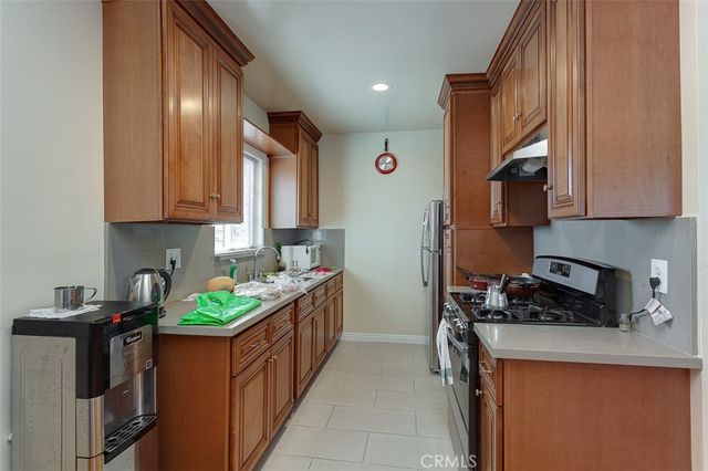 1052 Elm Avenue, Glendale, CA 91201