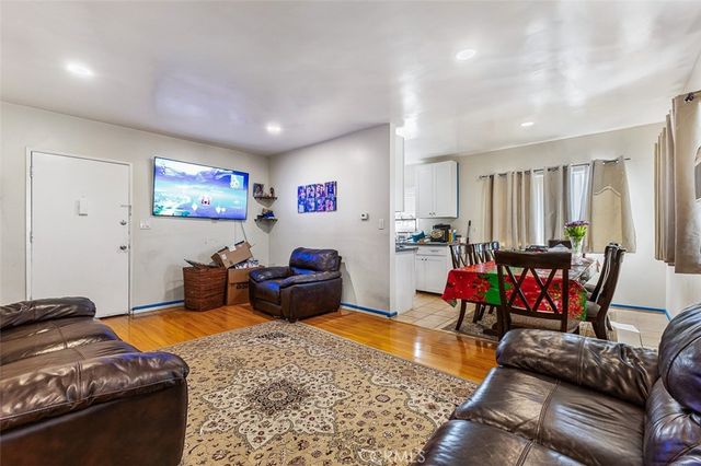 1052 Elm Avenue, Glendale, CA 91201