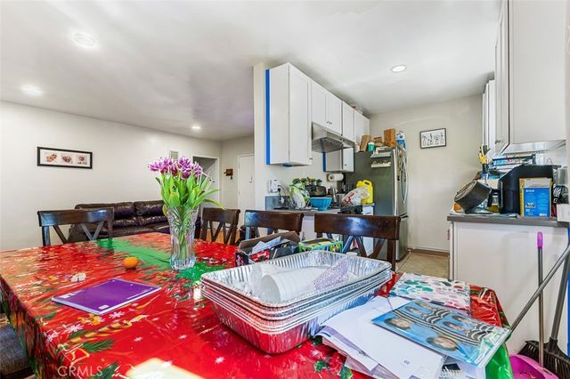 1052 Elm Avenue, Glendale, CA 91201