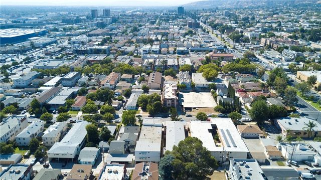 1052 Elm Avenue, Glendale, CA 91201
