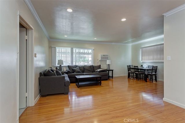1052 Elm Avenue, Glendale, CA 91201