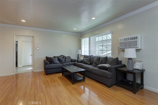 1052 Elm Avenue, Glendale, CA 91201