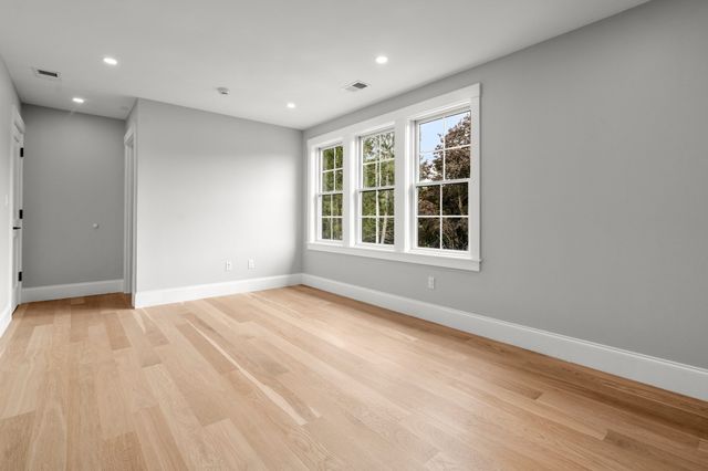 55 Crestview Rd, Belmont, MA 02478