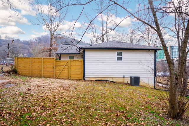 855 N Chamberlain Avenue, Chattanooga, TN 37406