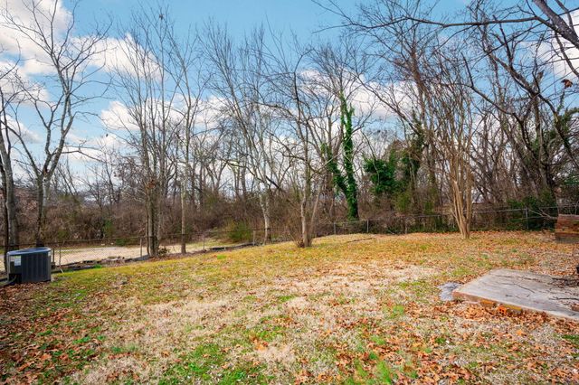 855 N Chamberlain Avenue, Chattanooga, TN 37406