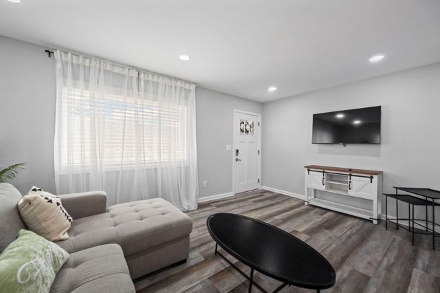 855 N Chamberlain Avenue, Chattanooga, TN 37406