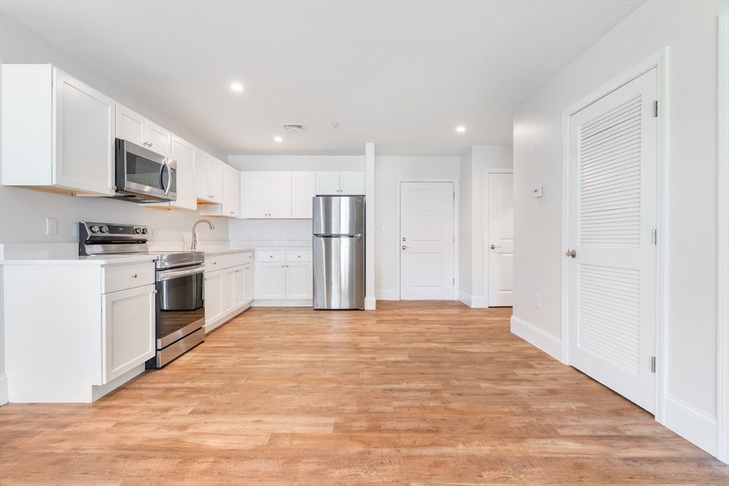 21 Paul Francis Way 21, Plymouth, MA 02360