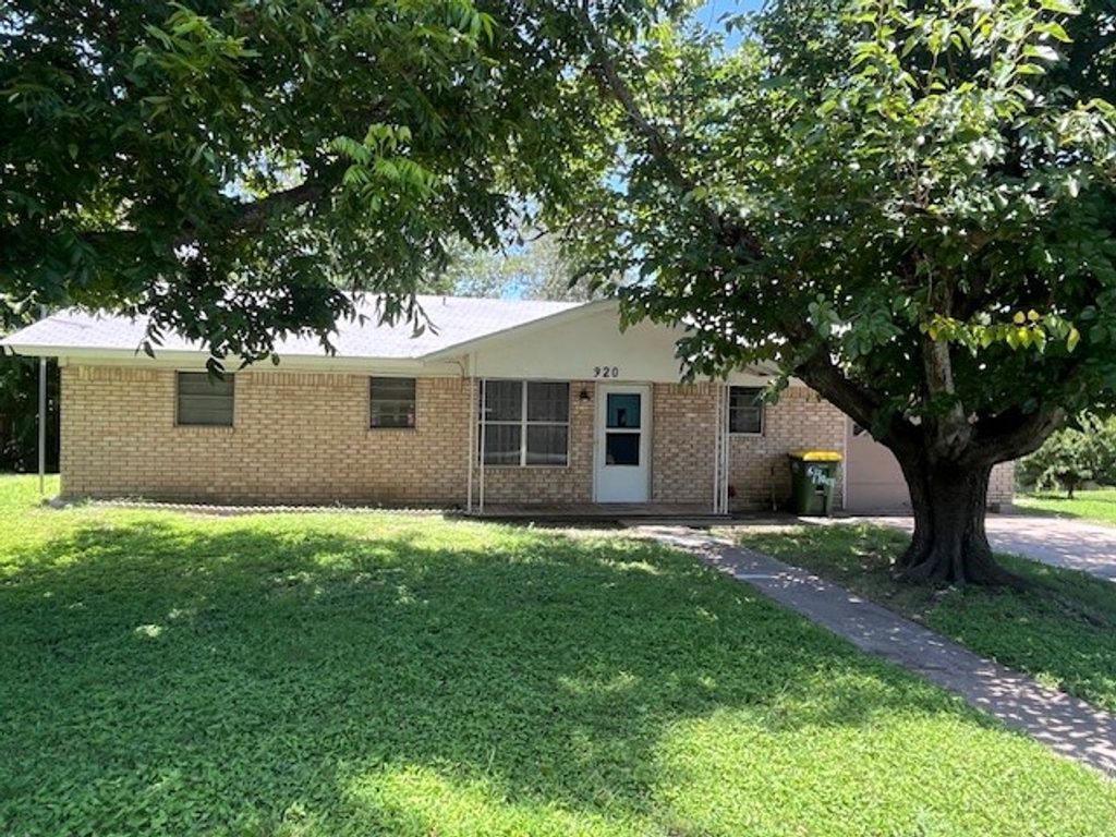 920 Jory Street, Hico, TX 76457