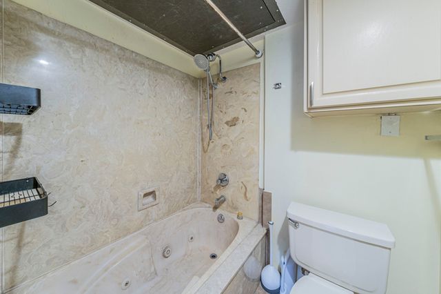 2733 Silver Creek Drive 205, Arlington, TX 76006