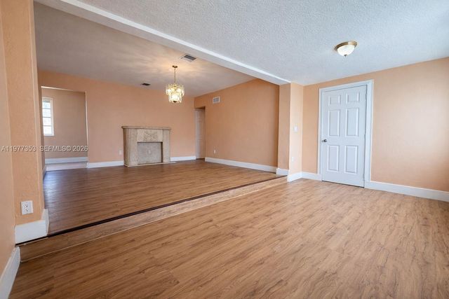 3131 SW 2nd St 3131, Miami, FL 33135