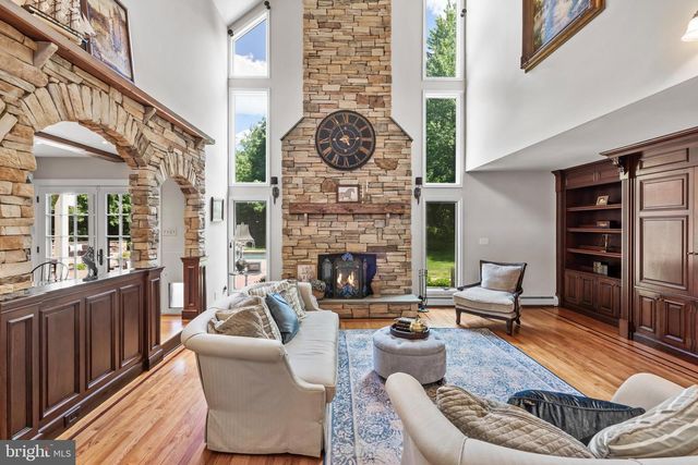 500 DEERFIELD LN, Doylestown, PA 18901