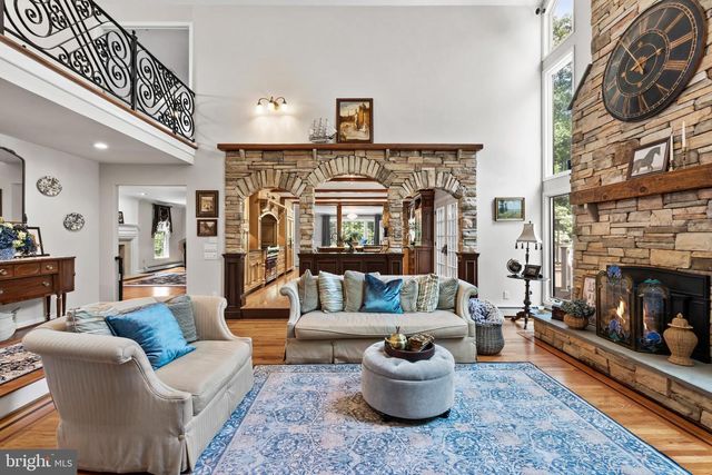 500 DEERFIELD LN, Doylestown, PA 18901
