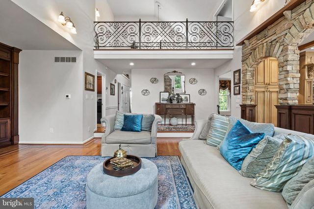 500 DEERFIELD LN, Doylestown, PA 18901