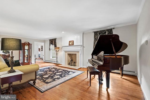 500 DEERFIELD LN, Doylestown, PA 18901