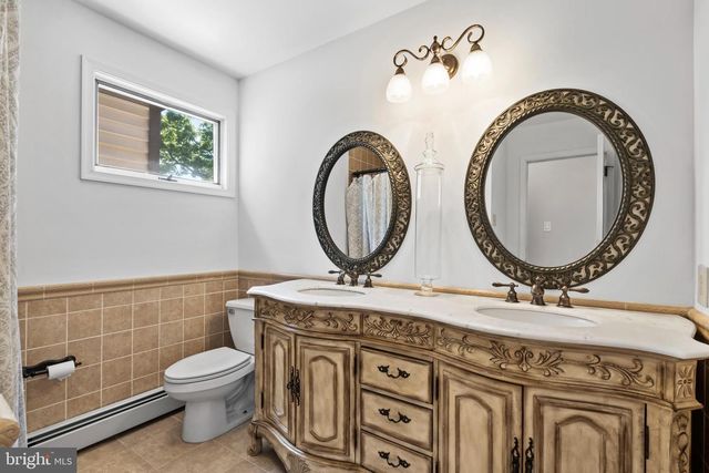500 DEERFIELD LN, Doylestown, PA 18901