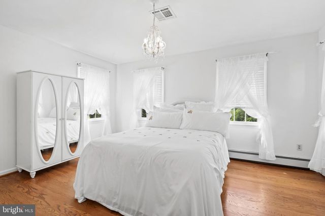 500 DEERFIELD LN, Doylestown, PA 18901
