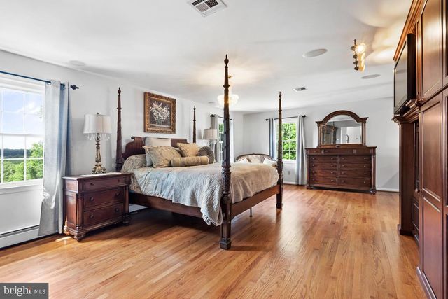 500 DEERFIELD LN, Doylestown, PA 18901