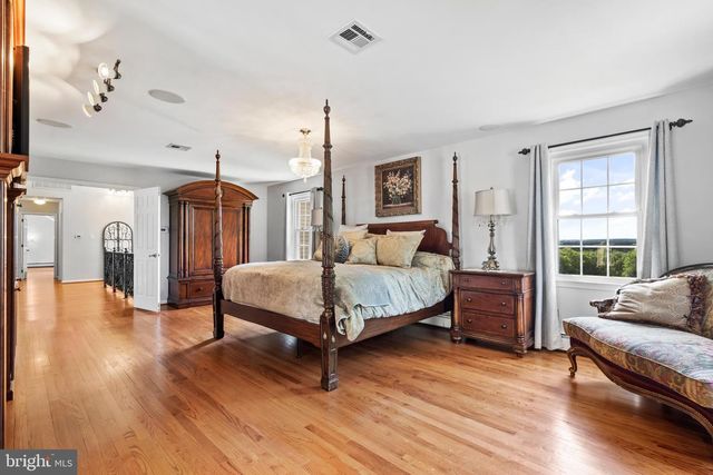 500 DEERFIELD LN, Doylestown, PA 18901