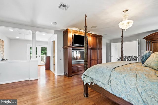 500 DEERFIELD LN, Doylestown, PA 18901