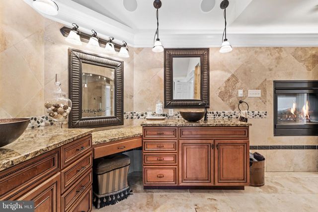 500 DEERFIELD LN, Doylestown, PA 18901