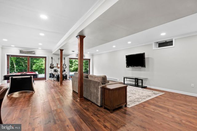 500 DEERFIELD LN, Doylestown, PA 18901
