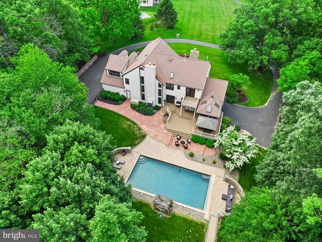 500 DEERFIELD LN, Doylestown, PA 18901