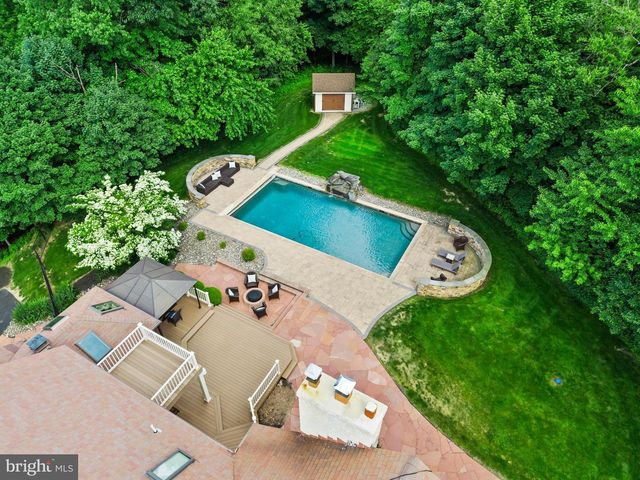500 DEERFIELD LN, Doylestown, PA 18901