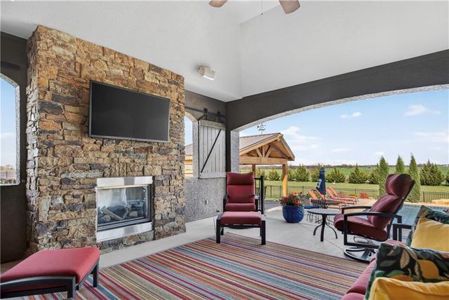 19425 Brenner Street, Stilwell, KS 66085