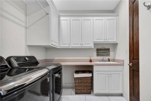 19425 Brenner Street, Stilwell, KS 66085