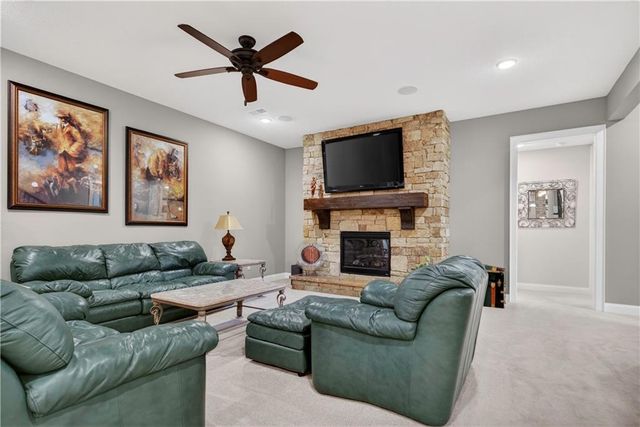 19425 Brenner Street, Stilwell, KS 66085