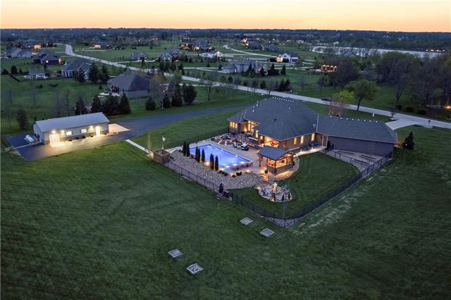 19425 Brenner Street, Stilwell, KS 66085