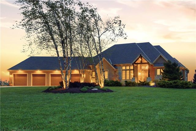 19425 Brenner Street, Stilwell, KS 66085