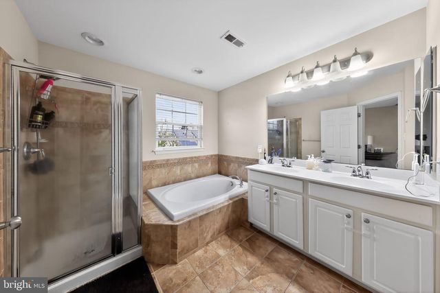23 SHOEMAKER DR, Swedesboro, NJ 08085