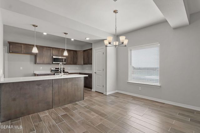 448 Santiago Munos Street, Vinton, TX 79821