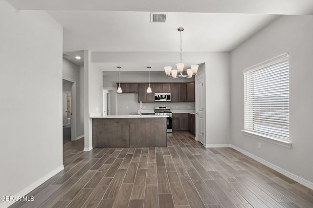 448 Santiago Munos Street, Vinton, TX 79821