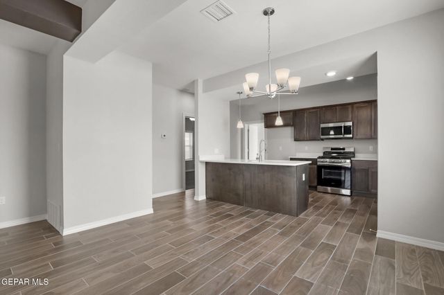 448 Santiago Munos Street, Vinton, TX 79821