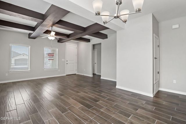 448 Santiago Munos Street, Vinton, TX 79821