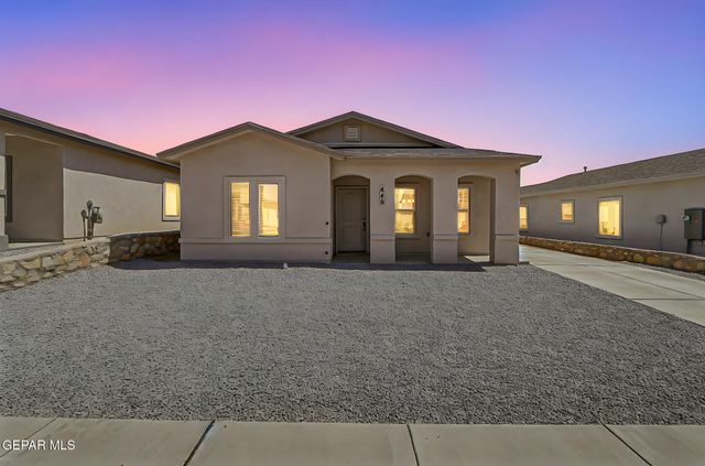 448 Santiago Munos Street, Vinton, TX 79821