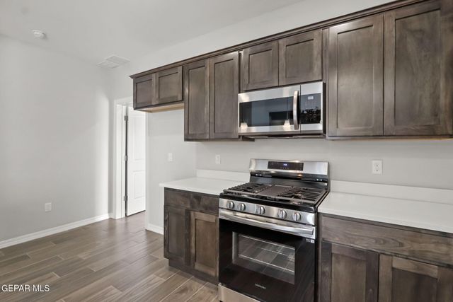 448 Santiago Munos Street, Vinton, TX 79821