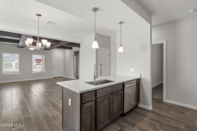 448 Santiago Munos Street, Vinton, TX 79821