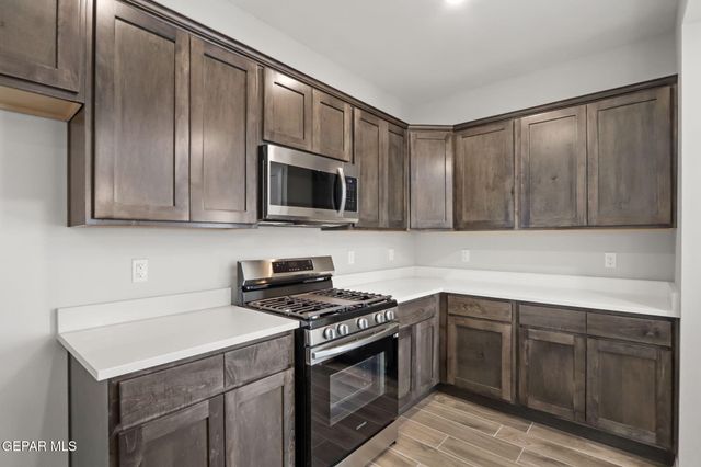 448 Santiago Munos Street, Vinton, TX 79821