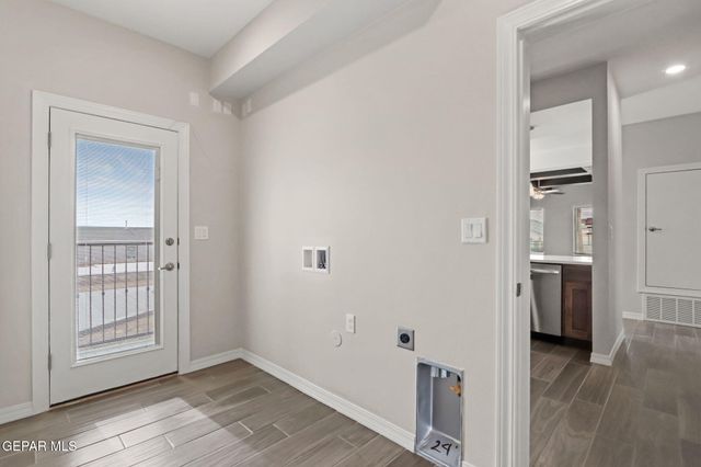 448 Santiago Munos Street, Vinton, TX 79821